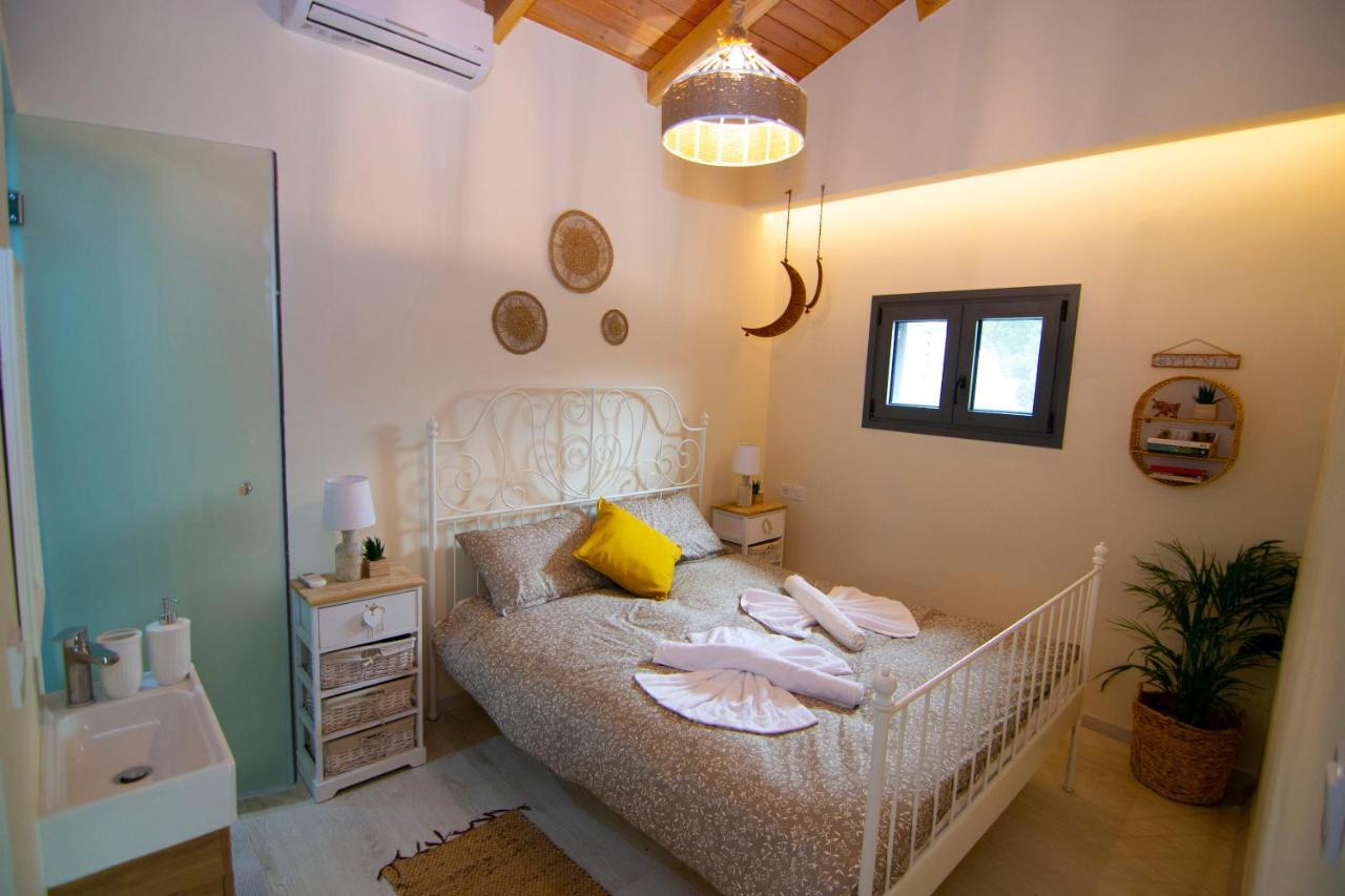 Ampelos Cretan Villa - Private Pool & Heated Ozone Jacuzzi Yerolákkos Exteriör bild